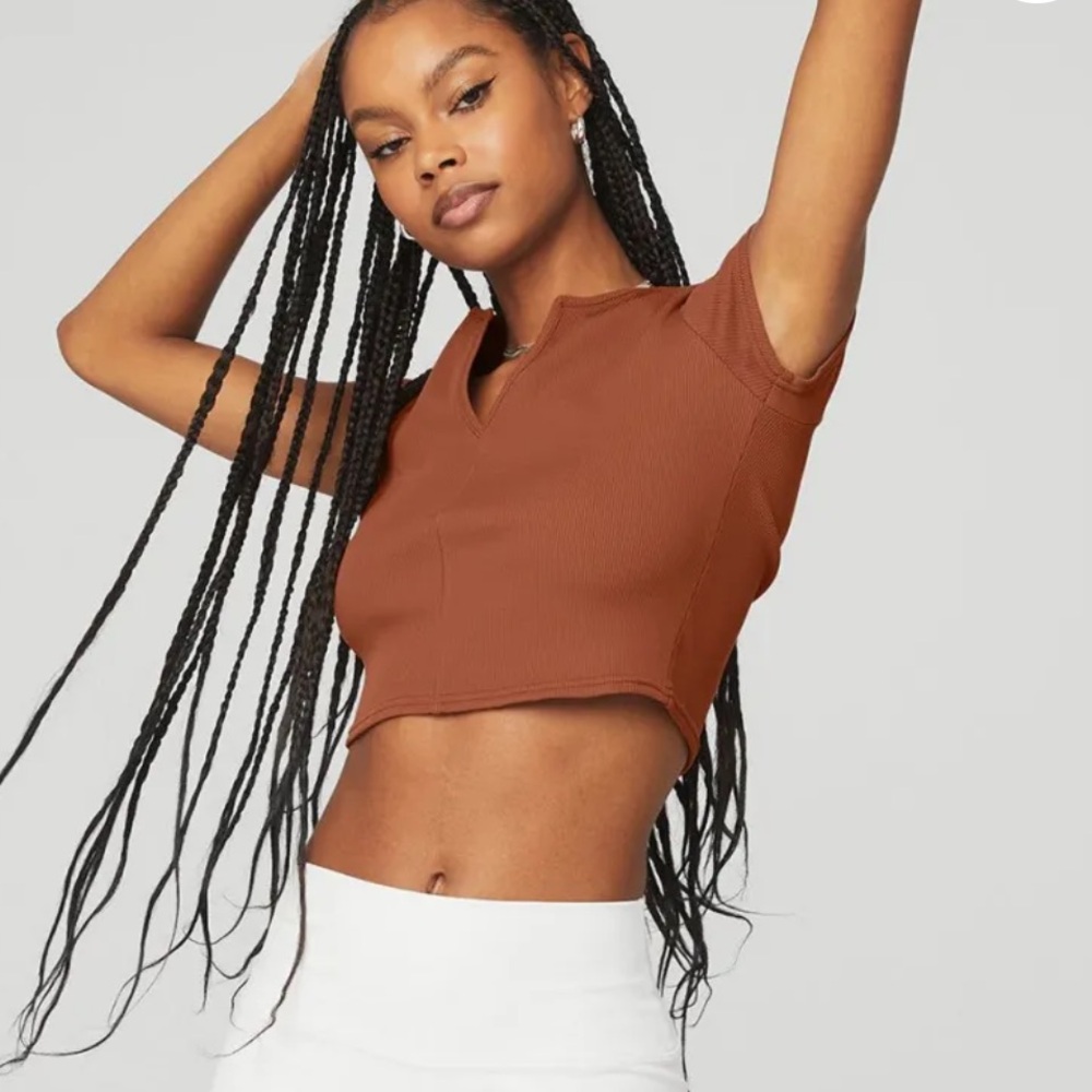 ALO YOGA Ribbed Cropped Savvy Short Sleeve - Rust Color Size S